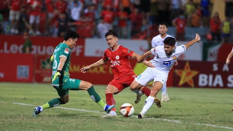 Bình luận V.League 2023/24: Từ cú hụt chân của Nam Định!